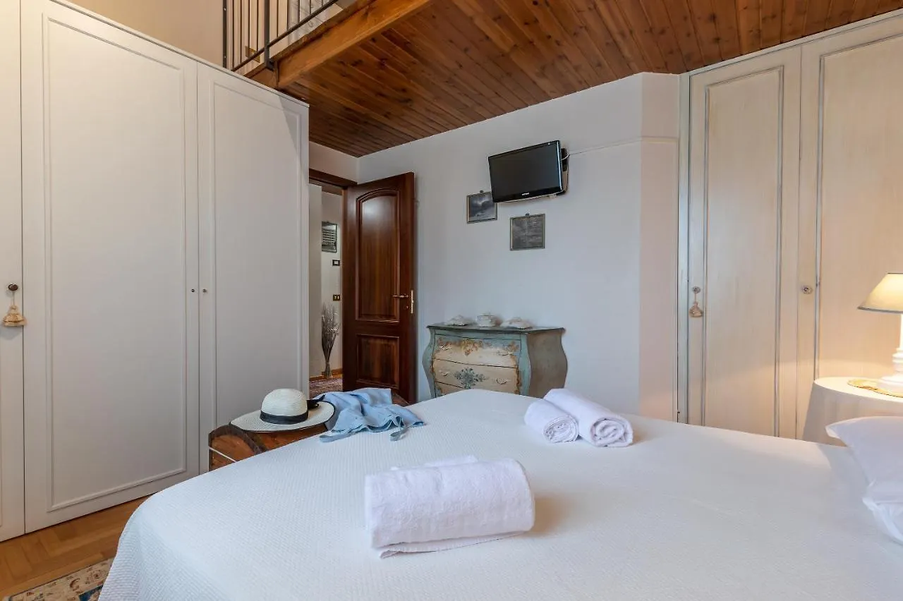 Tuscany Balcony: Crete Senesi Casetta 0*,
